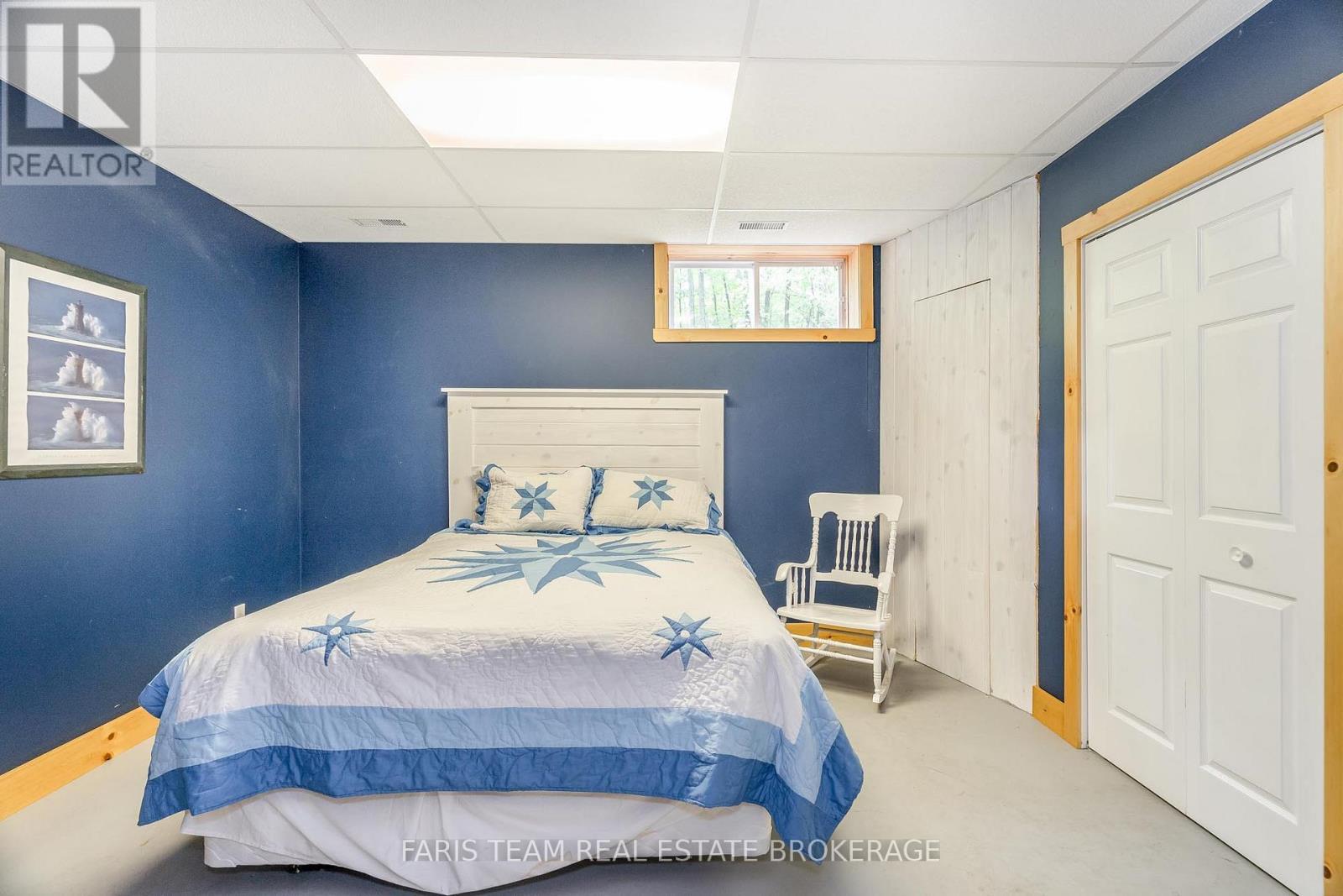 697 Lafontaine Road E, Tiny, ON - Indoor Photo Showing Bedroom