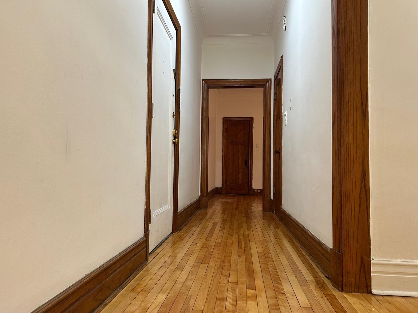 Hall d'entrée/Vestibule - 2-388 Av. Olivier, Westmount, QC - Indoor Photo Showing Other Room