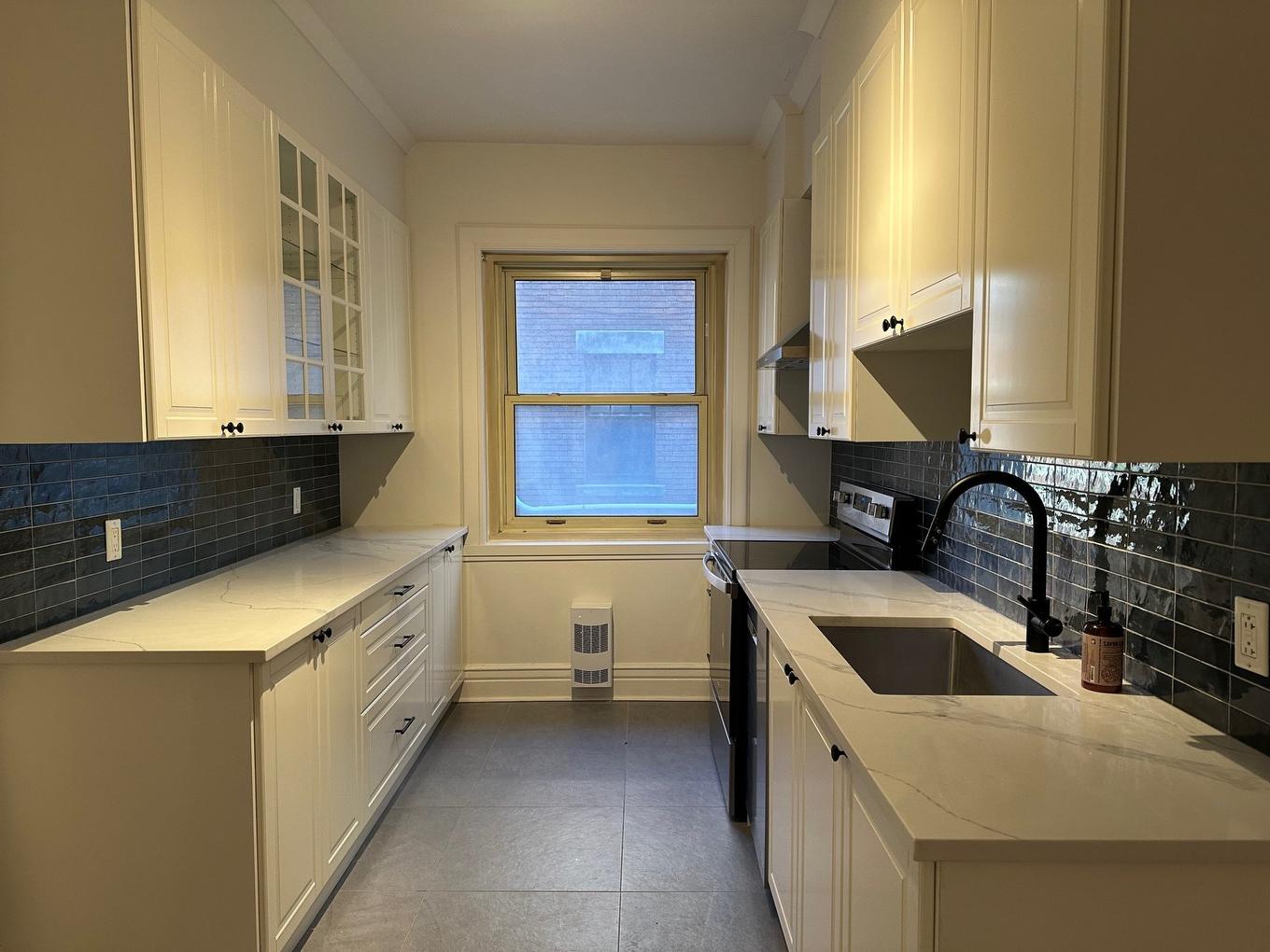 Cuisine - 2-388 Av. Olivier, Westmount, QC - Indoor Photo Showing Kitchen