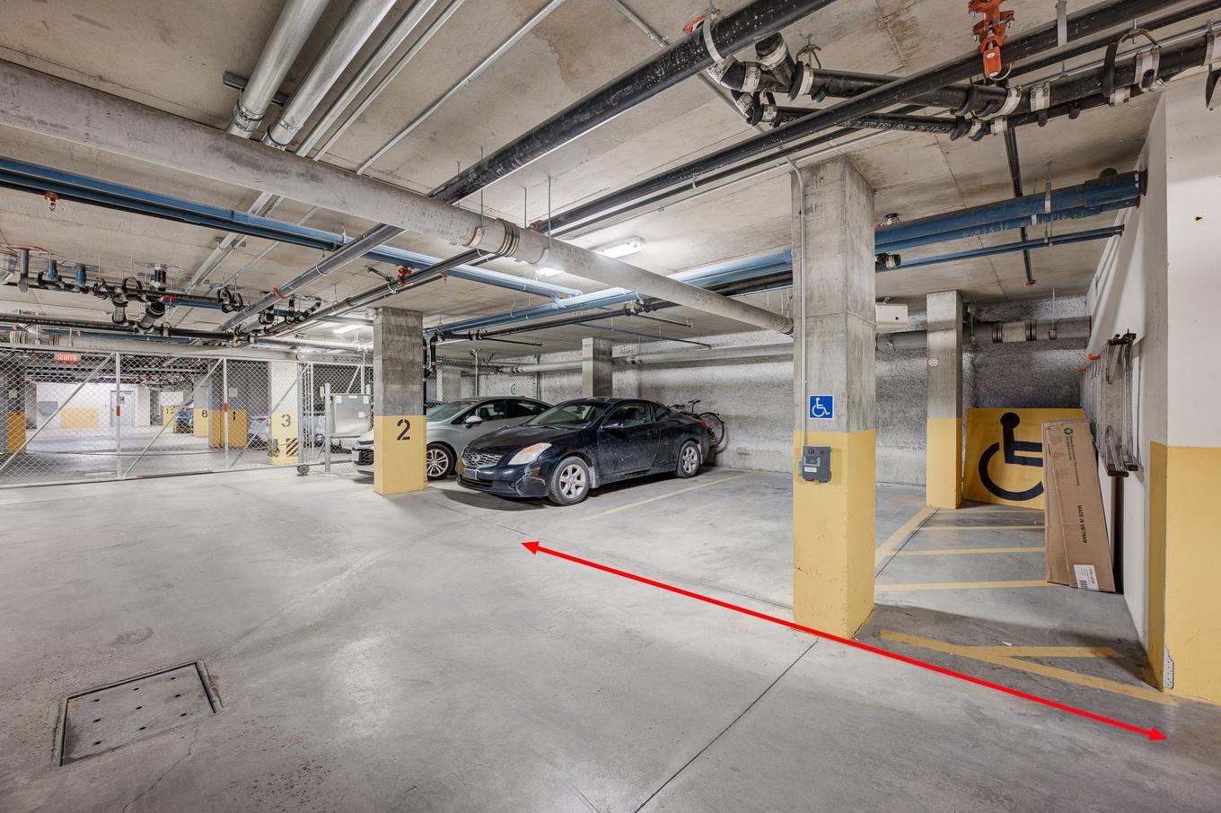 Garage - 107-738 Rue Bourget, Montréal (Le Sud-Ouest), QC - Indoor Photo Showing Garage