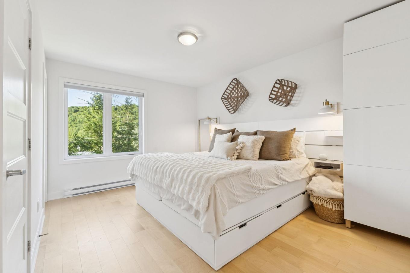 Chambre à coucher principale - 567 Rue Charlie-Forbell, Mont-Tremblant, QC - Indoor Photo Showing Bedroom