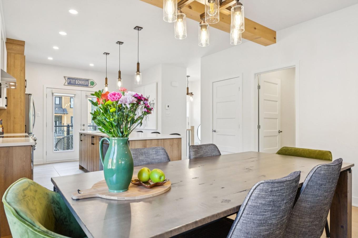 Salle à manger - 567 Rue Charlie-Forbell, Mont-Tremblant, QC - Indoor Photo Showing Dining Room
