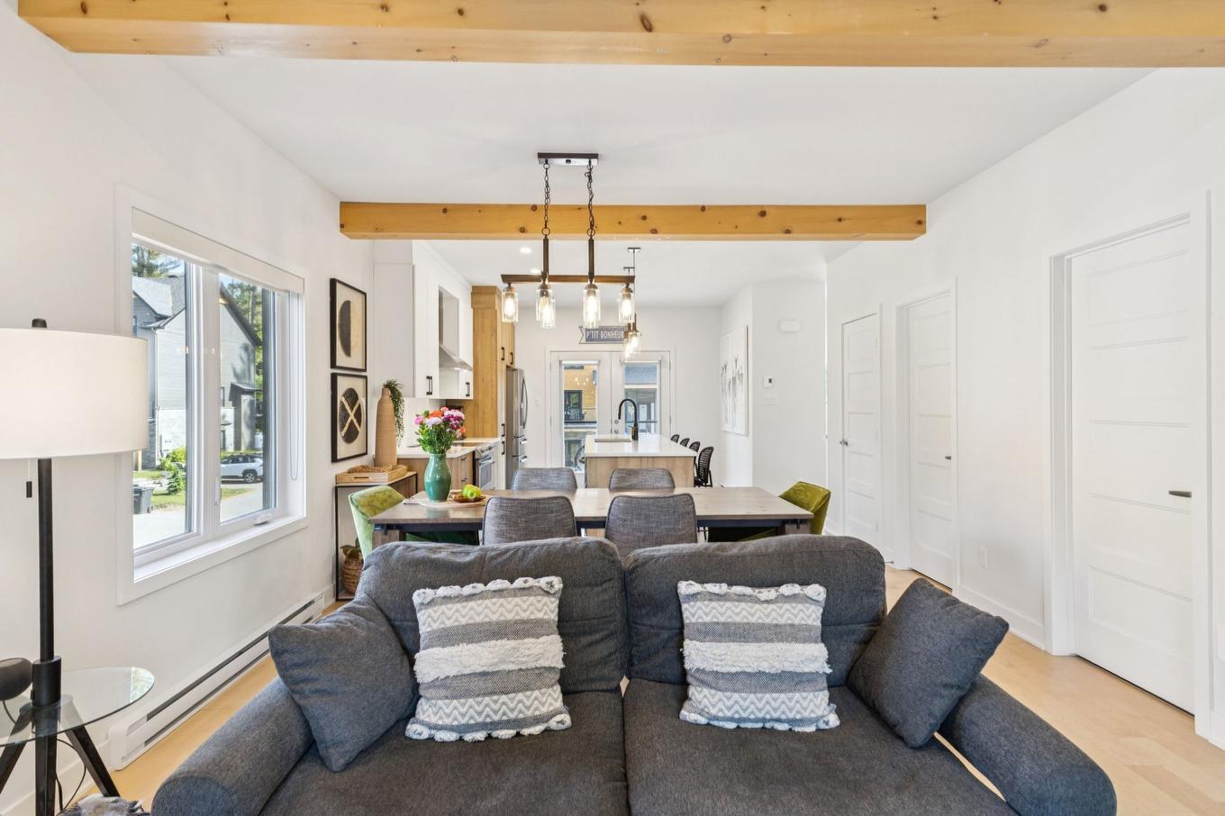 Salon - 567 Rue Charlie-Forbell, Mont-Tremblant, QC - Indoor Photo Showing Living Room