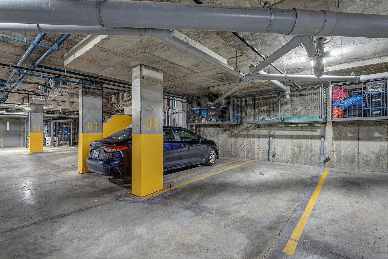 Garage - 301-800 Rue Villeray, Montréal (Villeray/Saint-Michel/Parc-Extension), QC - Indoor Photo Showing Garage