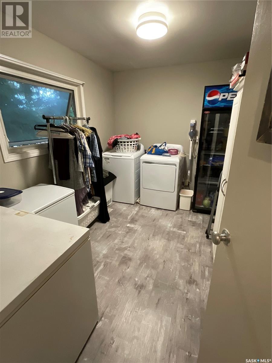 117 First Street E, Invergordon Rm No. 430, SK - Indoor Photo Showing Laundry Room