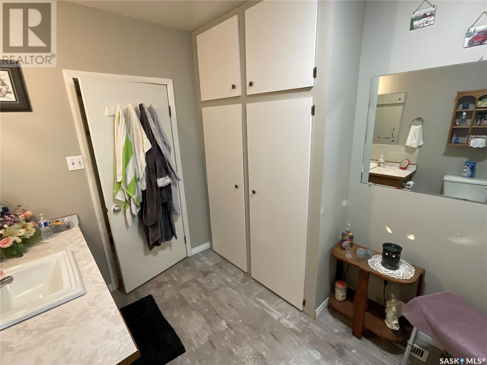 117 First Street E, Invergordon Rm No. 430, SK - Indoor Photo Showing Other Room