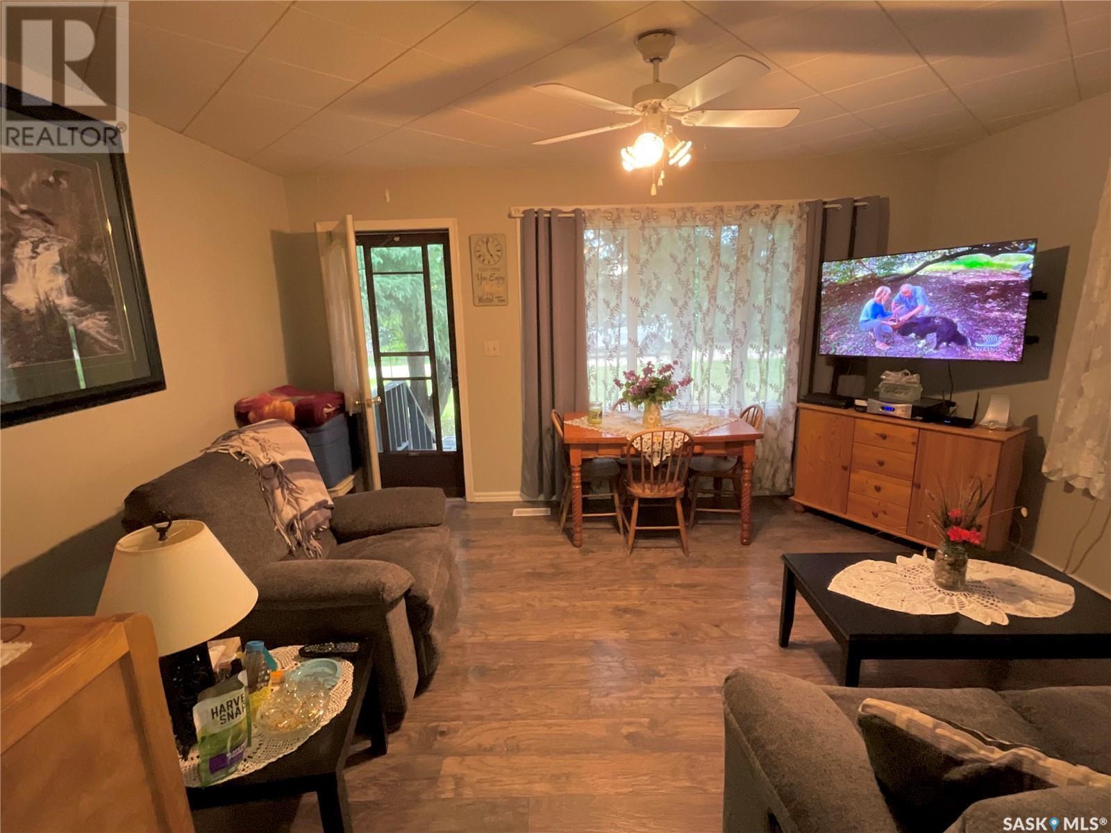 117 First Street E, Invergordon Rm No. 430, SK - Indoor Photo Showing Living Room