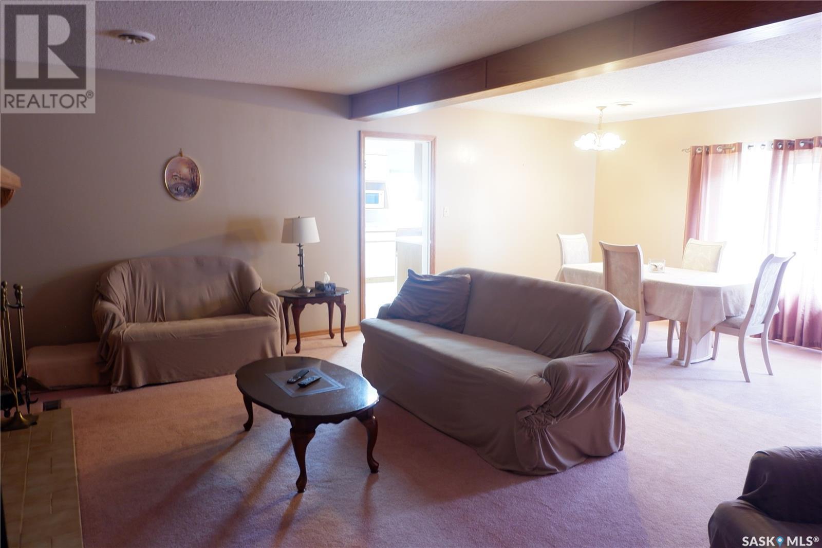 48 2Nd Avenue E, Lafleche, SK - Indoor Photo Showing Living Room