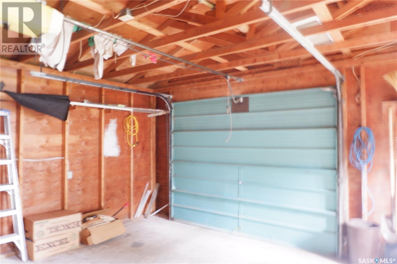 48 2Nd Avenue E, Lafleche, SK - Indoor Photo Showing Garage