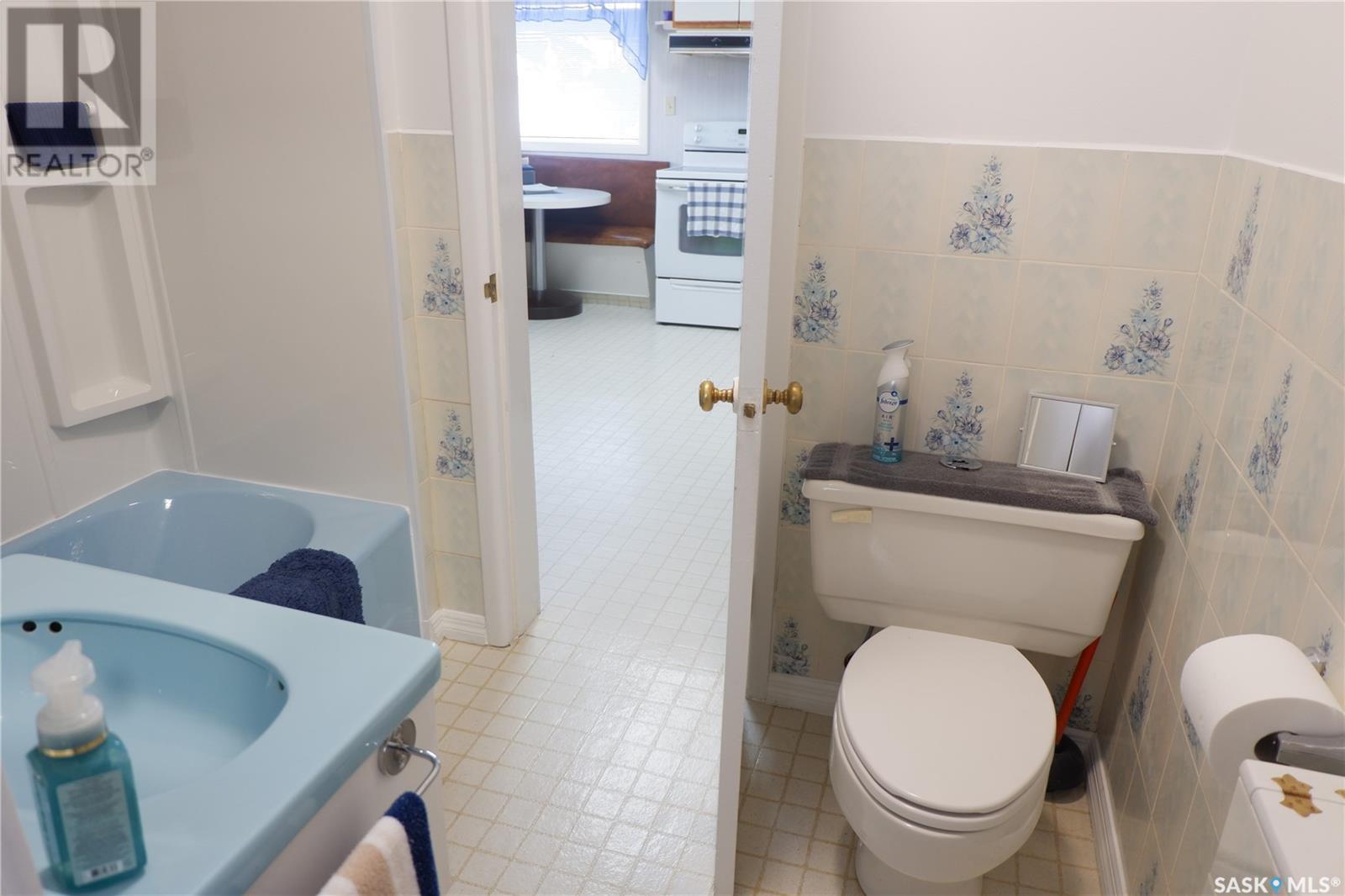 48 2Nd Avenue E, Lafleche, SK - Indoor Photo Showing Bathroom