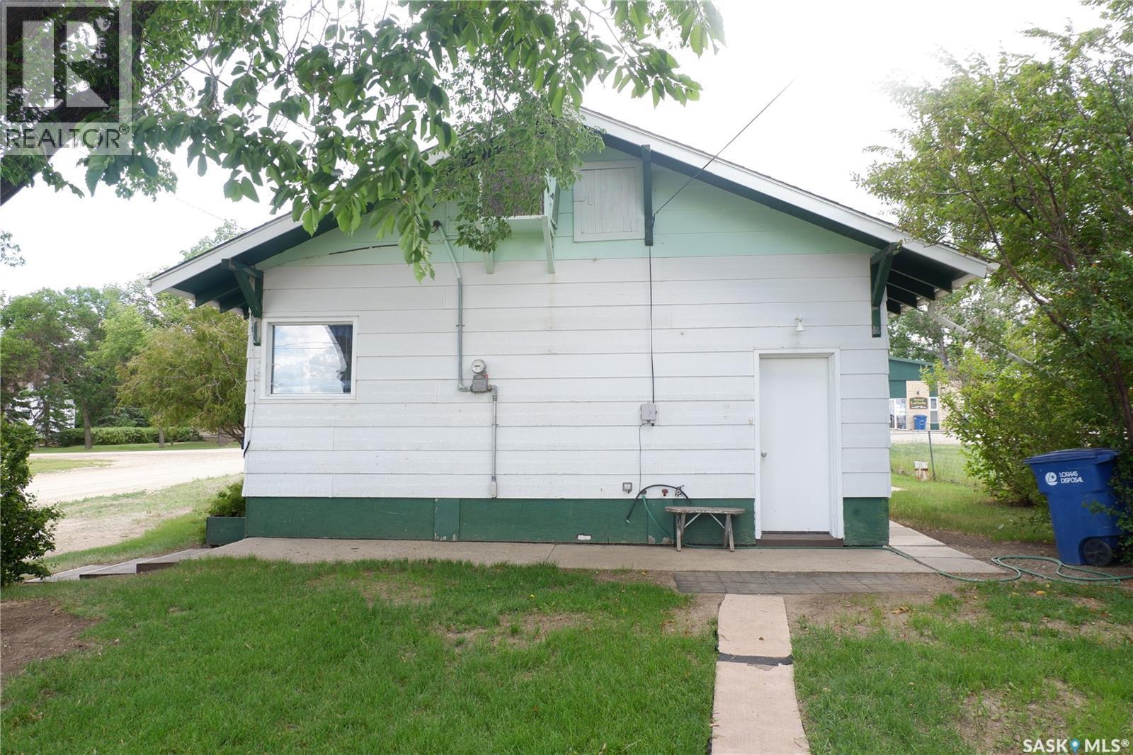 48 2Nd Avenue E, Lafleche, SK