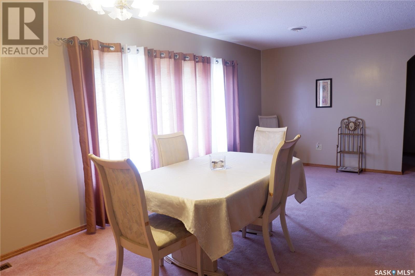 48 2Nd Avenue E, Lafleche, SK - Indoor Photo Showing Dining Room