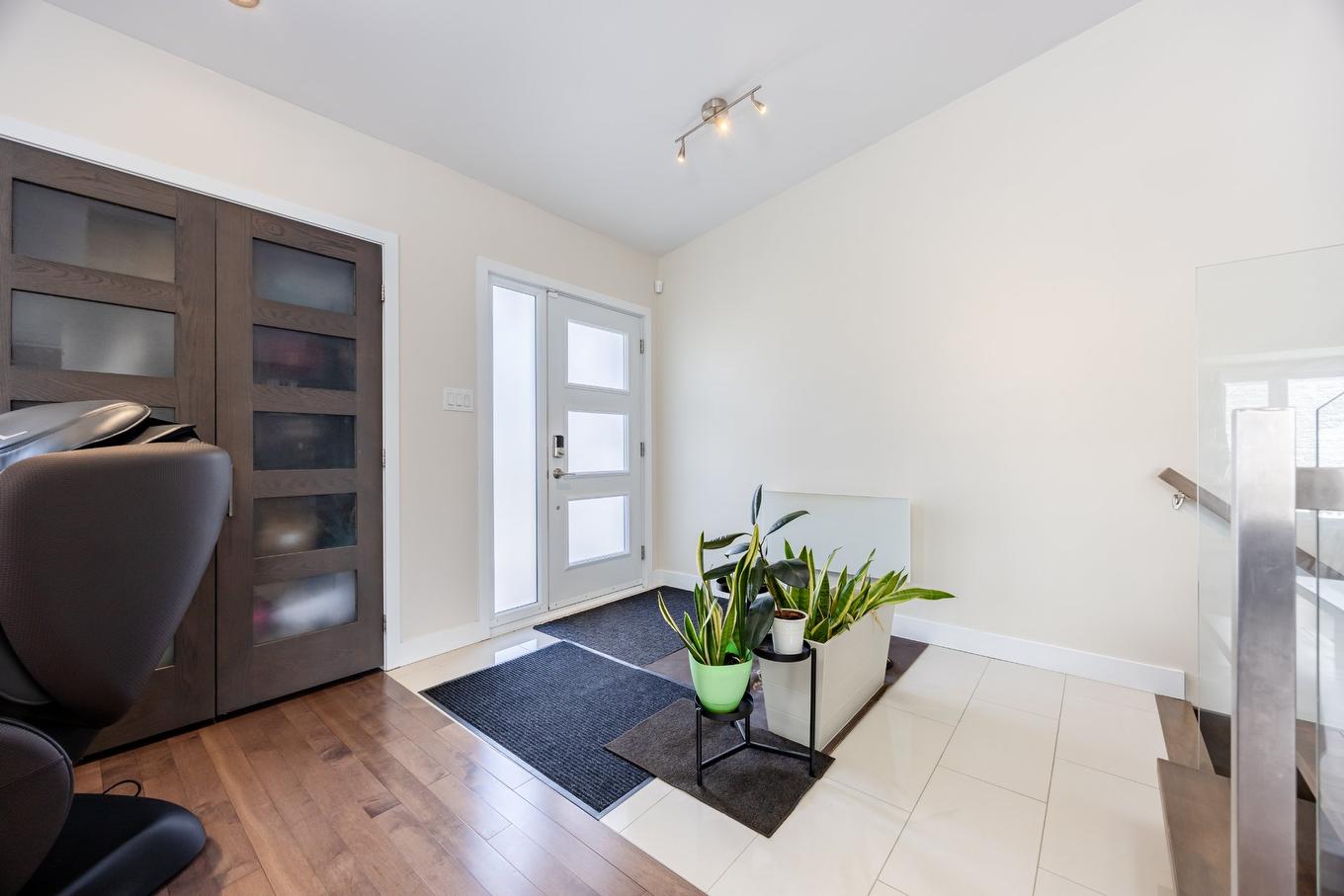 Hall d'entrée/Vestibule - 407 Ch. Des Prairies, Brossard, QC - Indoor