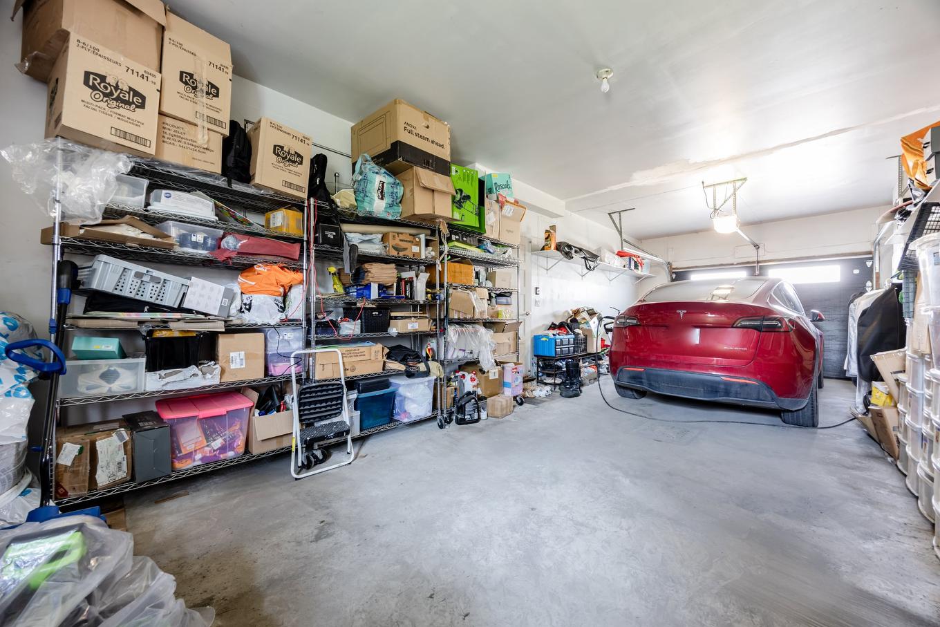 Garage - 407 Ch. Des Prairies, Brossard, QC - Indoor Photo Showing Garage