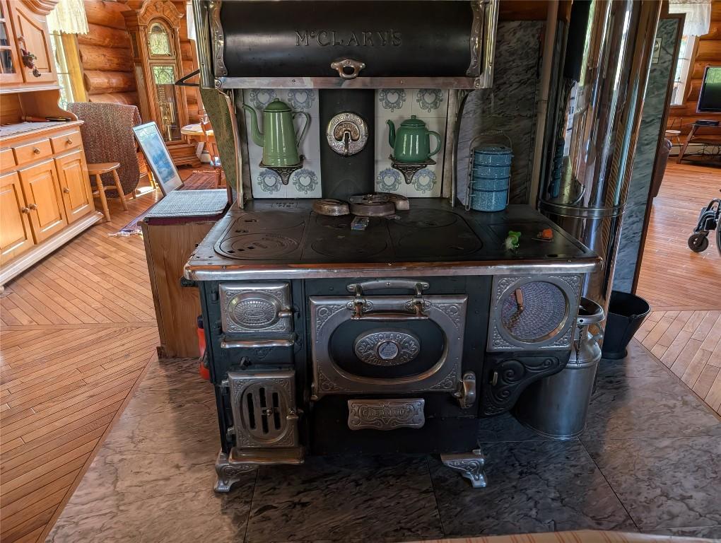 1361 Horning Road, Seymour Arm, BC - Indoor