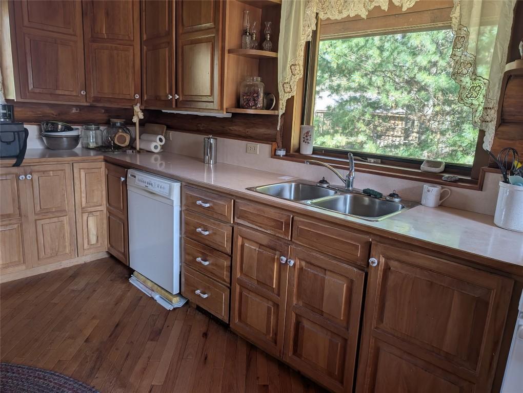 1361 Horning Road, Seymour Arm, BC - Indoor Photo Showing Kitchen With Double Sink