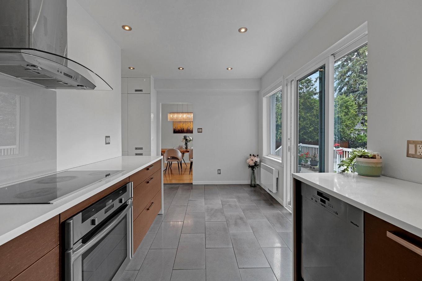 Kitchen - 120 Ch. Strathcona, Mont-Royal, QC - Indoor Photo Showing Kitchen