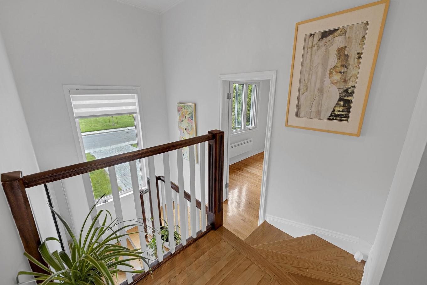 Staircase - 120 Ch. Strathcona, Mont-Royal, QC - Indoor Photo Showing Other Room