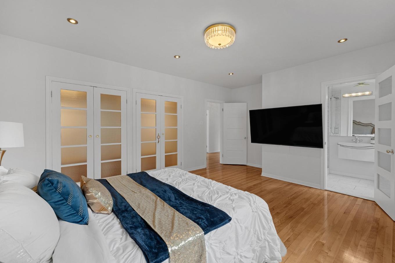 Primary bedroom - 120 Ch. Strathcona, Mont-Royal, QC - Indoor Photo Showing Bedroom