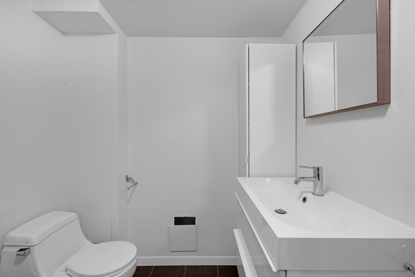 Bathroom - 120 Ch. Strathcona, Mont-Royal, QC - Indoor Photo Showing Bathroom