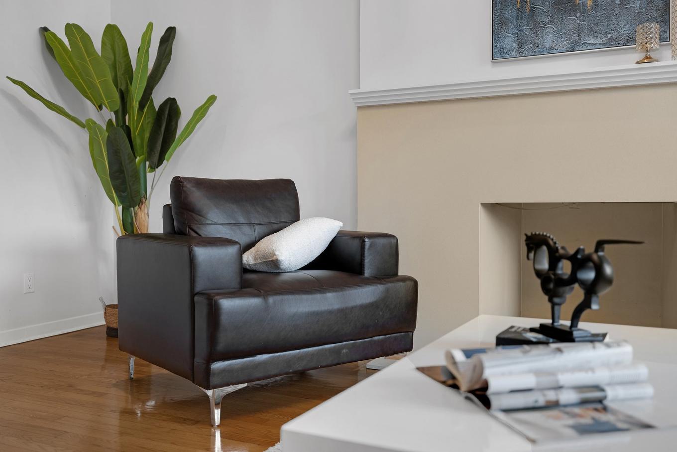 Living room - 120 Ch. Strathcona, Mont-Royal, QC - Indoor