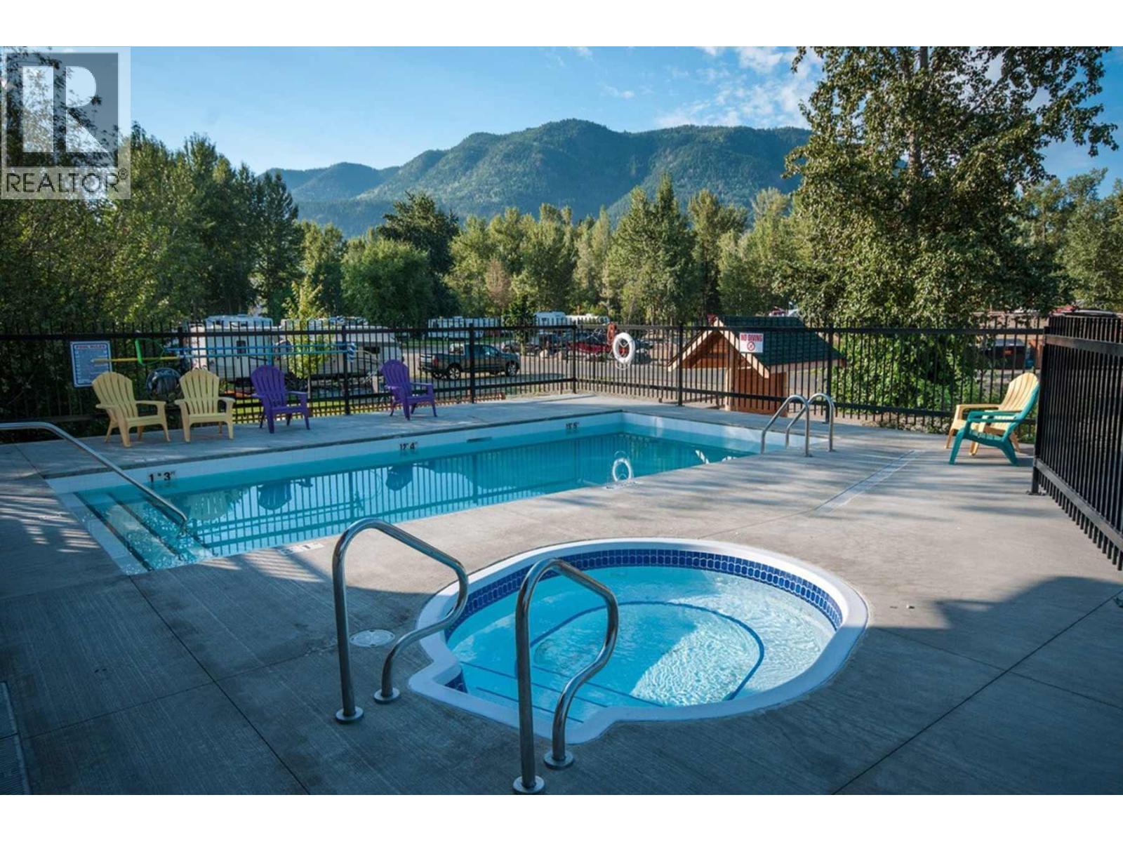 16 Osprey Lane, Lee Creek, BC