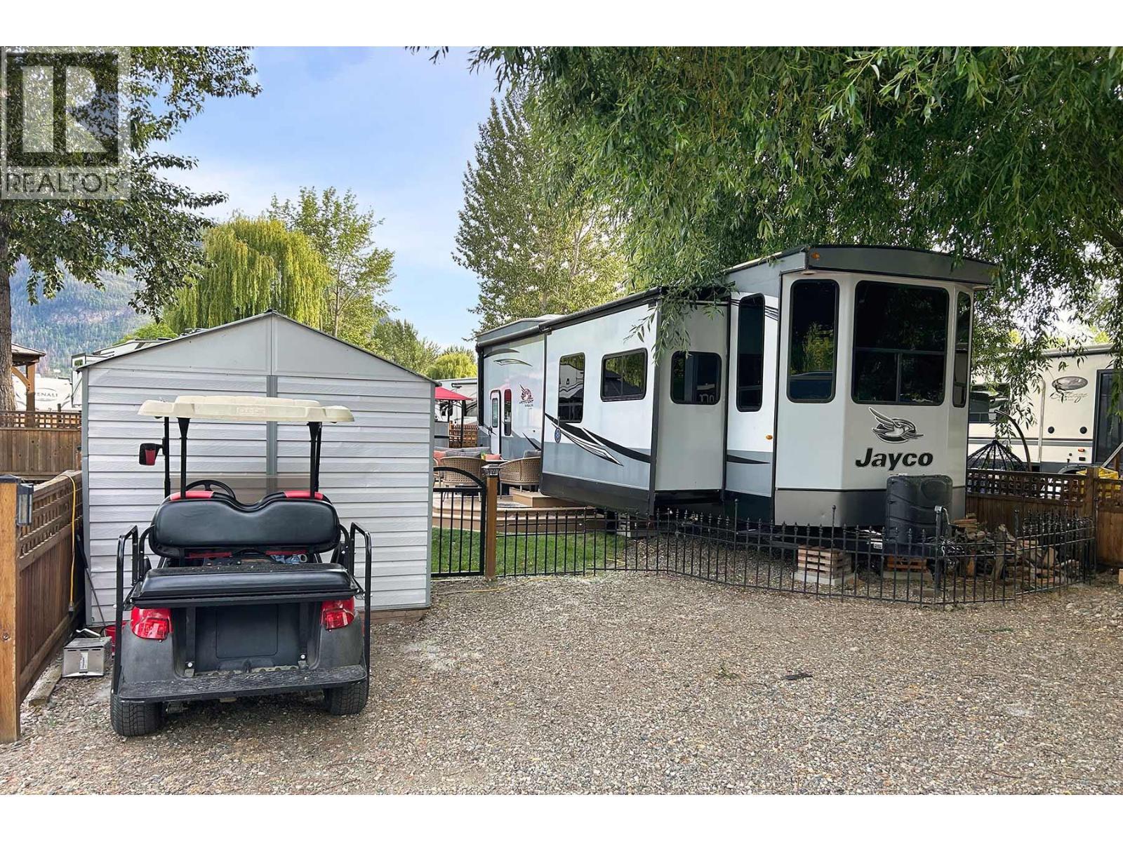 16 Osprey Lane, Lee Creek, BC