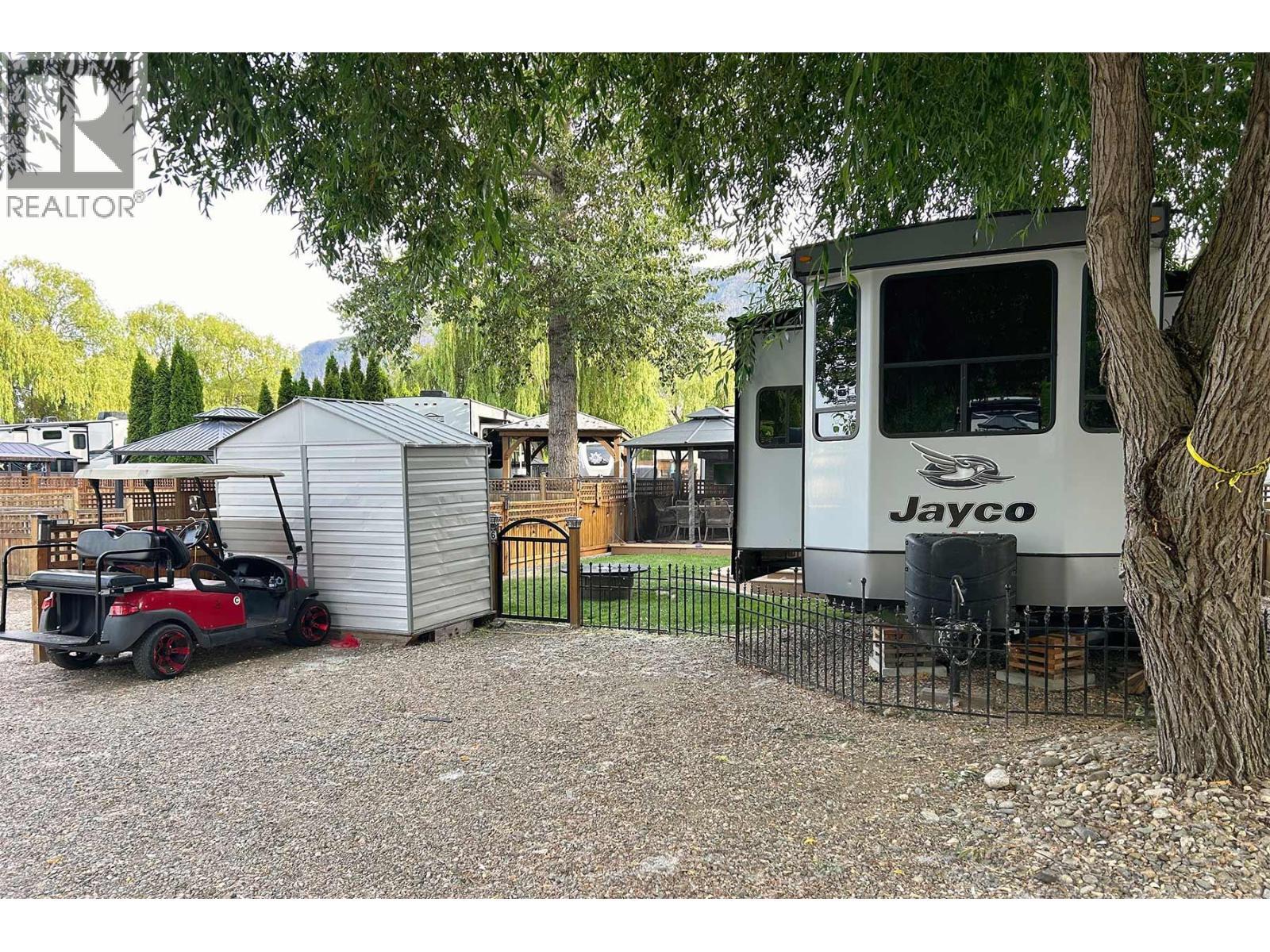 16 Osprey Lane, Lee Creek, BC