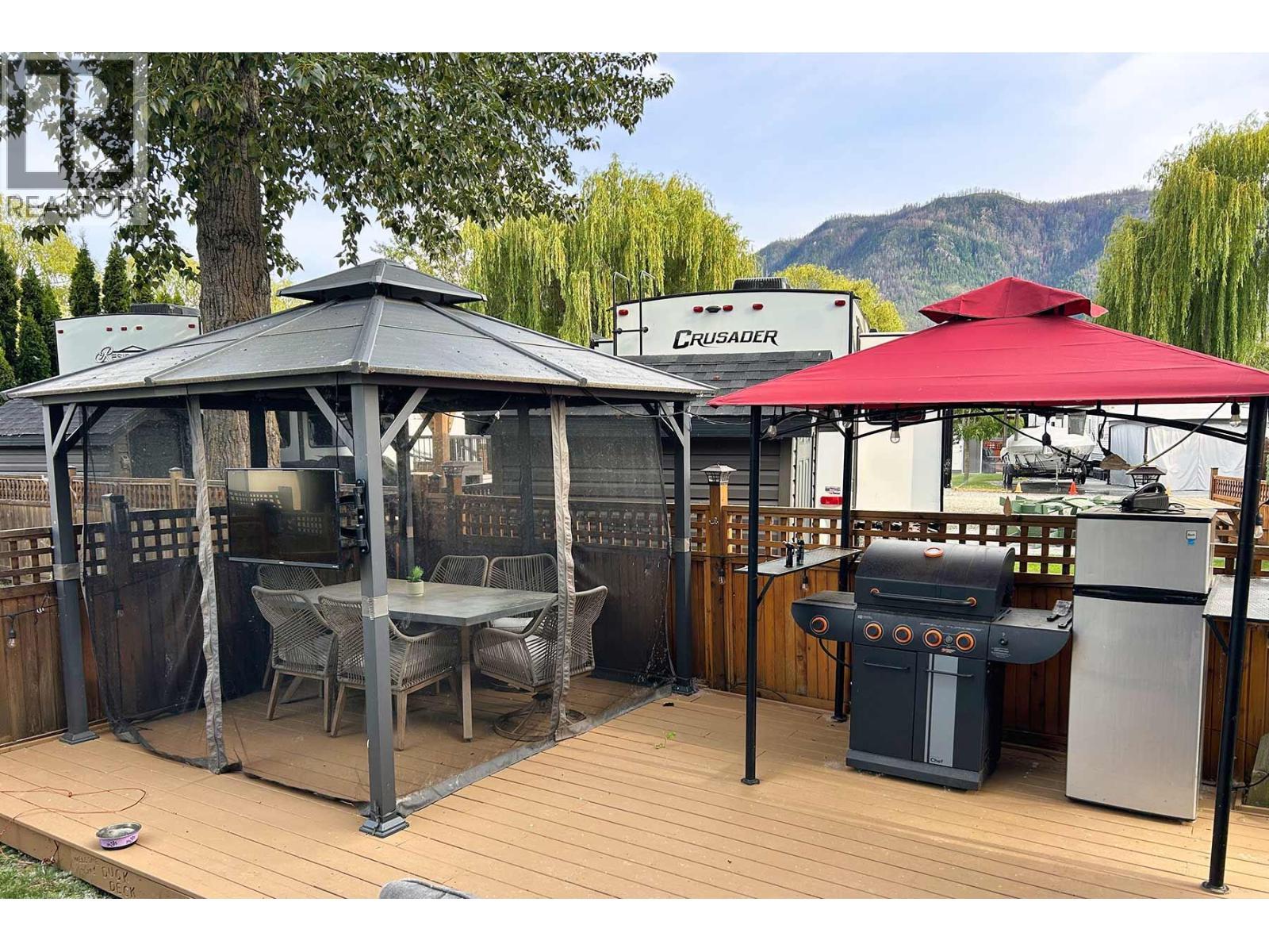 16 Osprey Lane, Lee Creek, BC