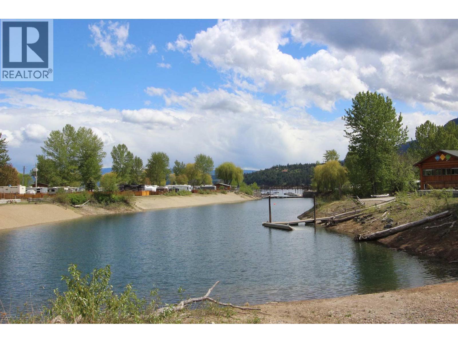 16 Osprey Lane, Lee Creek, BC