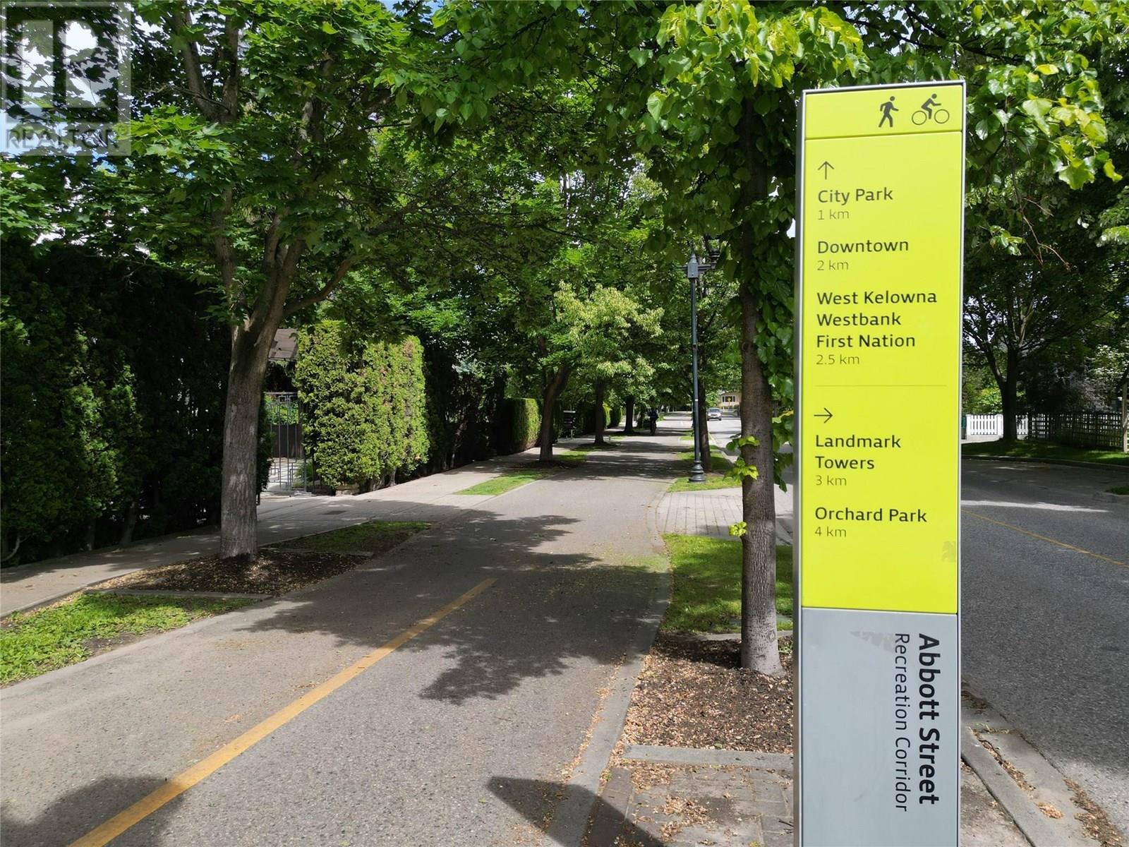 Abbott St Corridor - 2237 Richter Street, Kelowna, BC - Outdoor