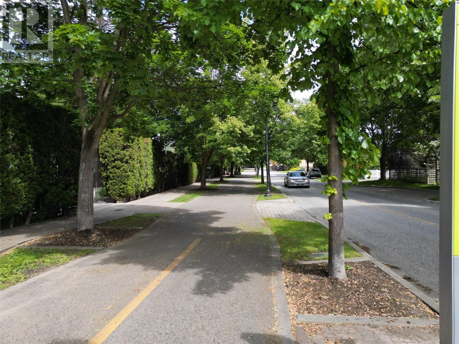 Abbott St Corridor - 2237 Richter Street, Kelowna, BC - Outdoor