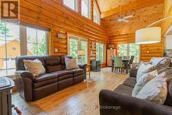 Bright and airy open concept Liv/Din -