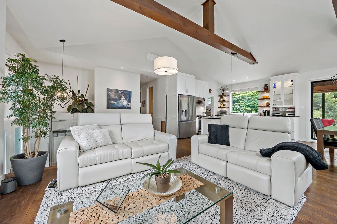 Living room - 140 Allée Des Weskarinis, Mont-Tremblant, QC - Indoor Photo Showing Living Room