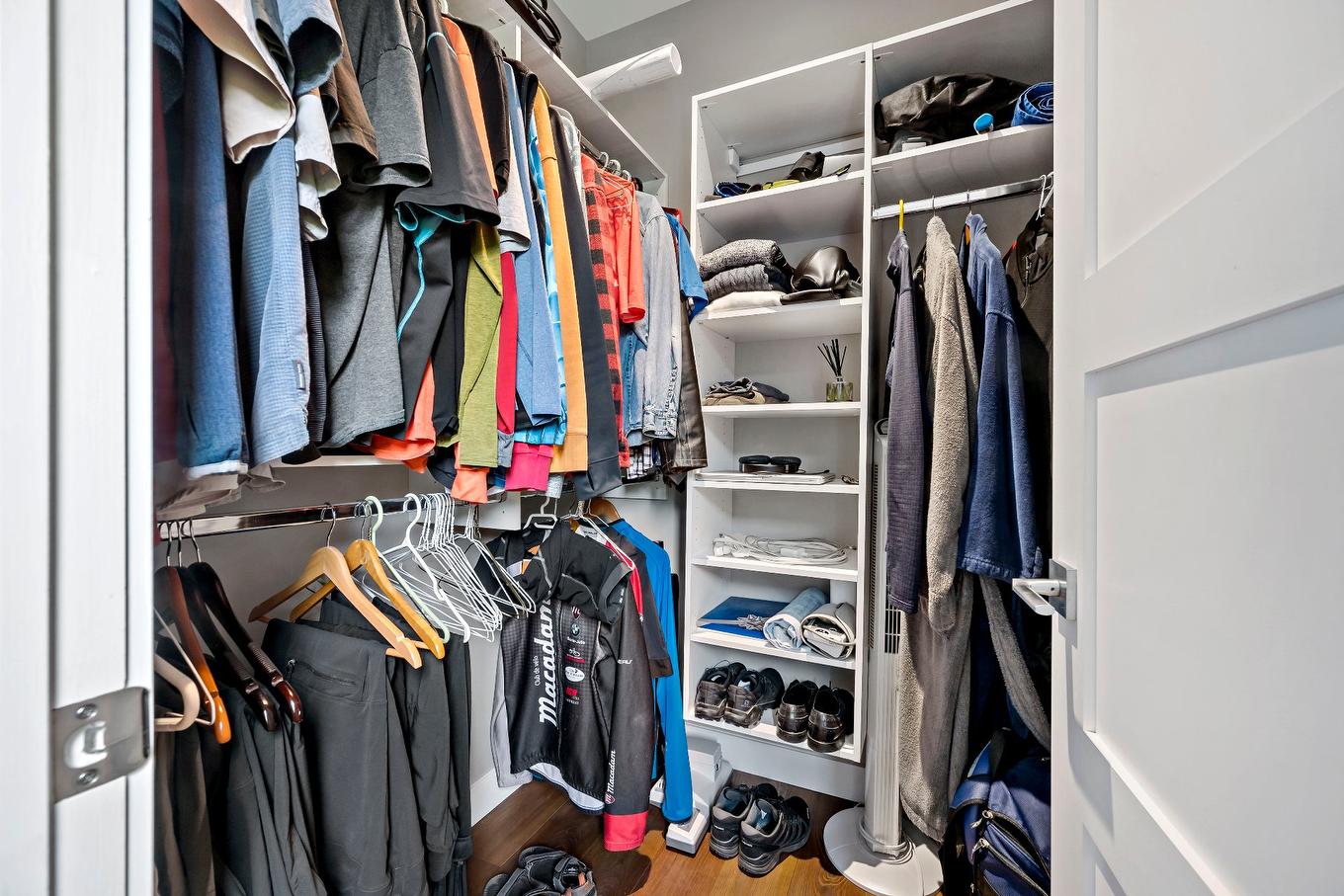 Walk-in closet - 140 Allée Des Weskarinis, Mont-Tremblant, QC - Indoor With Storage