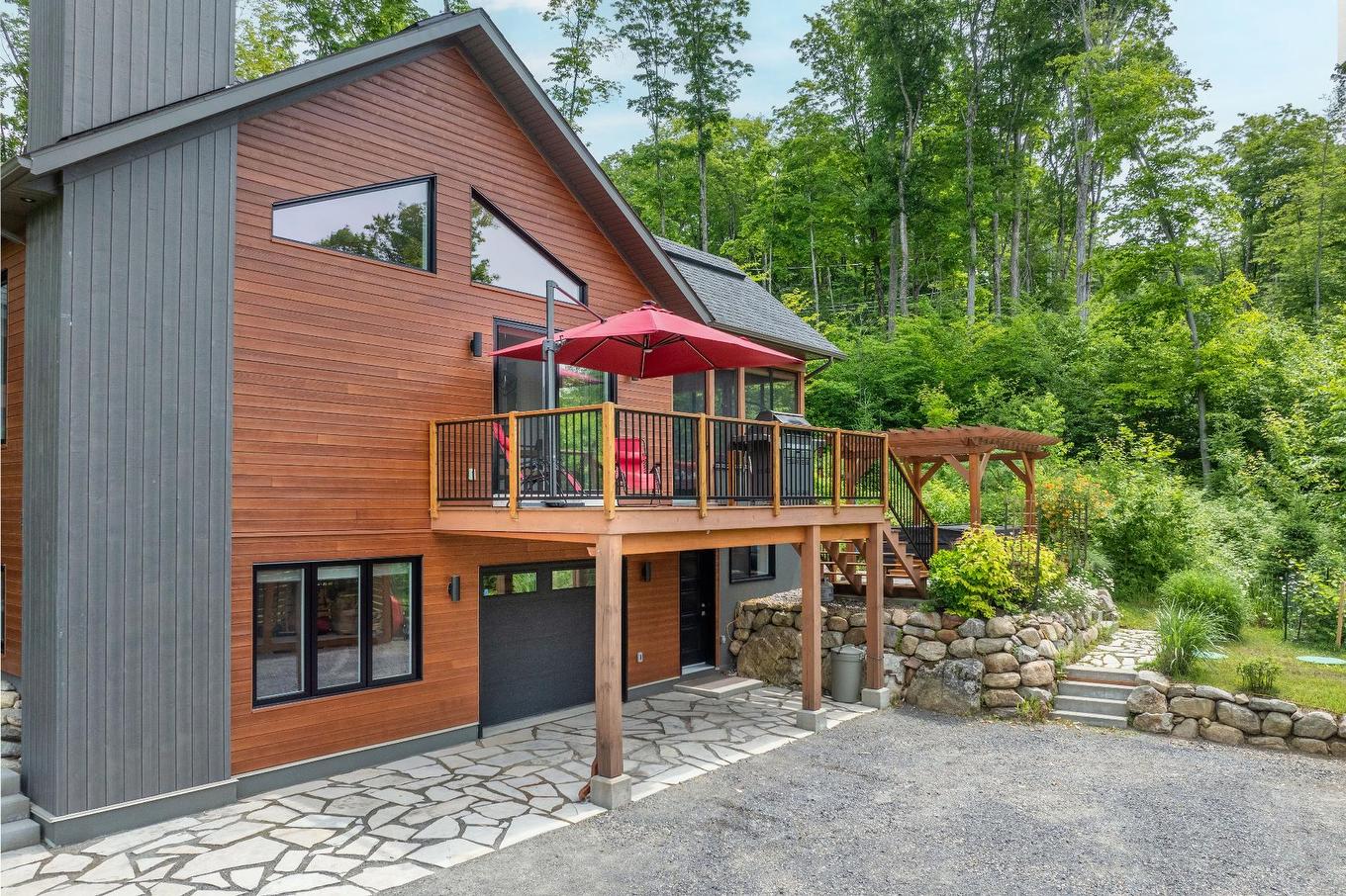 Frontage - 140 Allée Des Weskarinis, Mont-Tremblant, QC - Outdoor With Balcony With Exterior