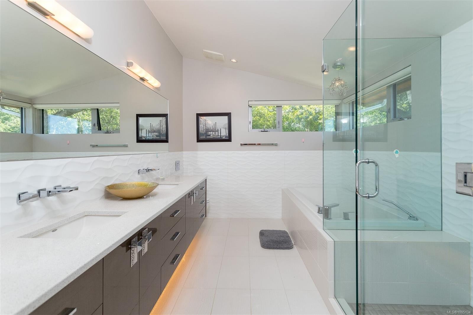 2597 Vista Bay Rd, Saanich, BC