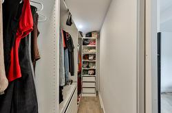 Walk-in closet -