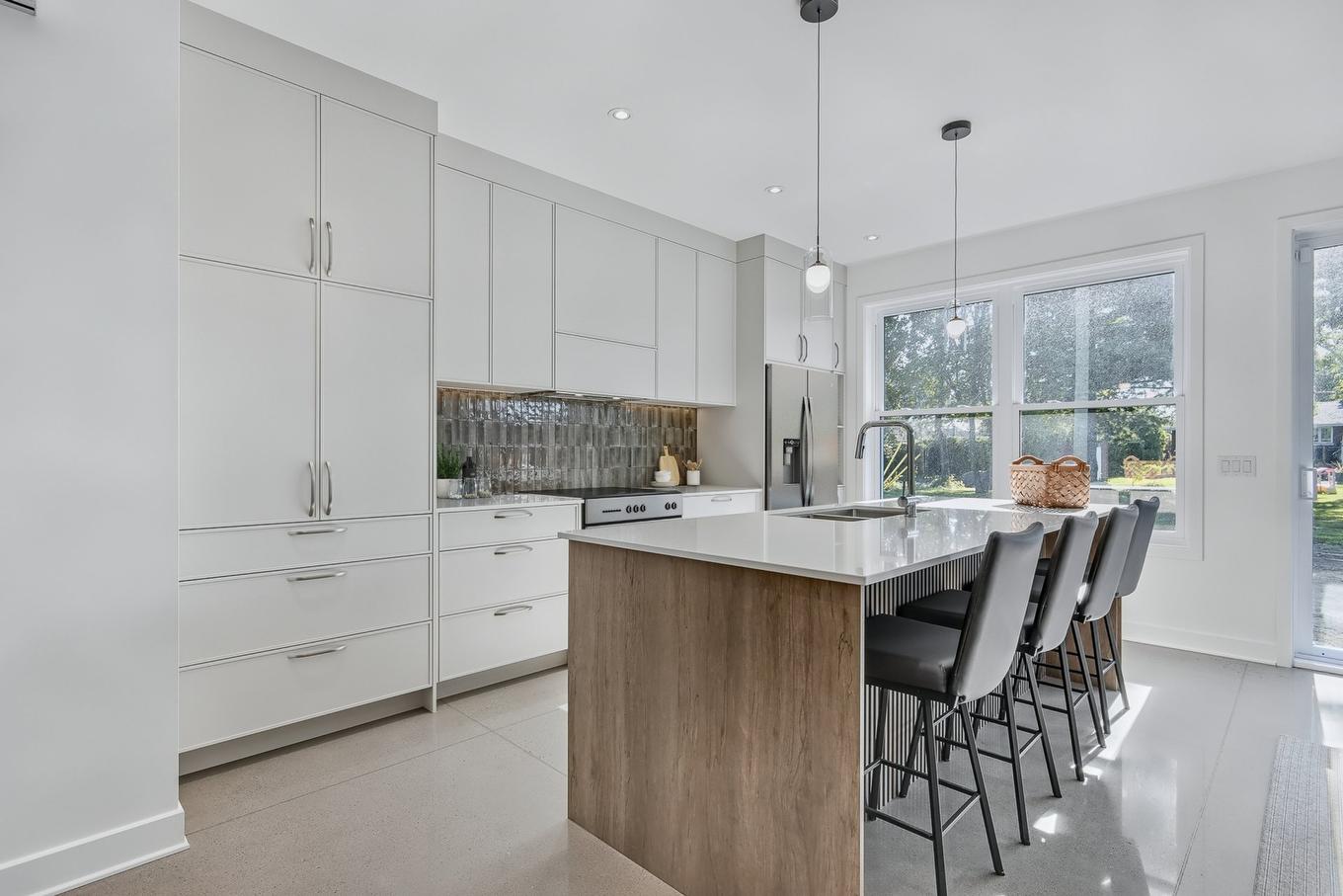 Kitchen - 44 Rue Marcoux, Saint-Basile-Le-Grand, QC - Indoor Photo Showing Kitchen With Upgraded Kitchen