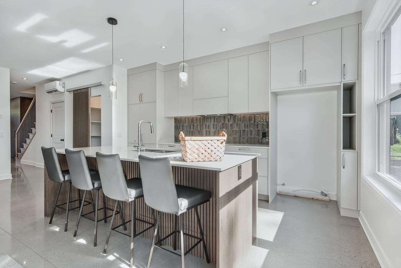 Kitchen - 44 Rue Marcoux, Saint-Basile-Le-Grand, QC - Indoor Photo Showing Dining Room