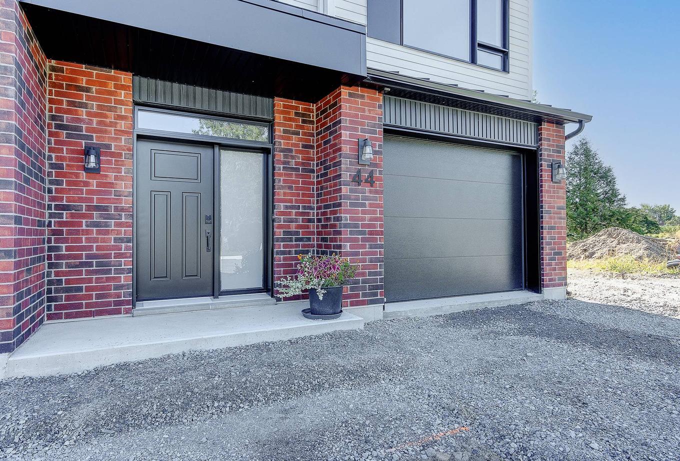 Exterior entrance - 44 Rue Marcoux, Saint-Basile-Le-Grand, QC - Outdoor With Exterior