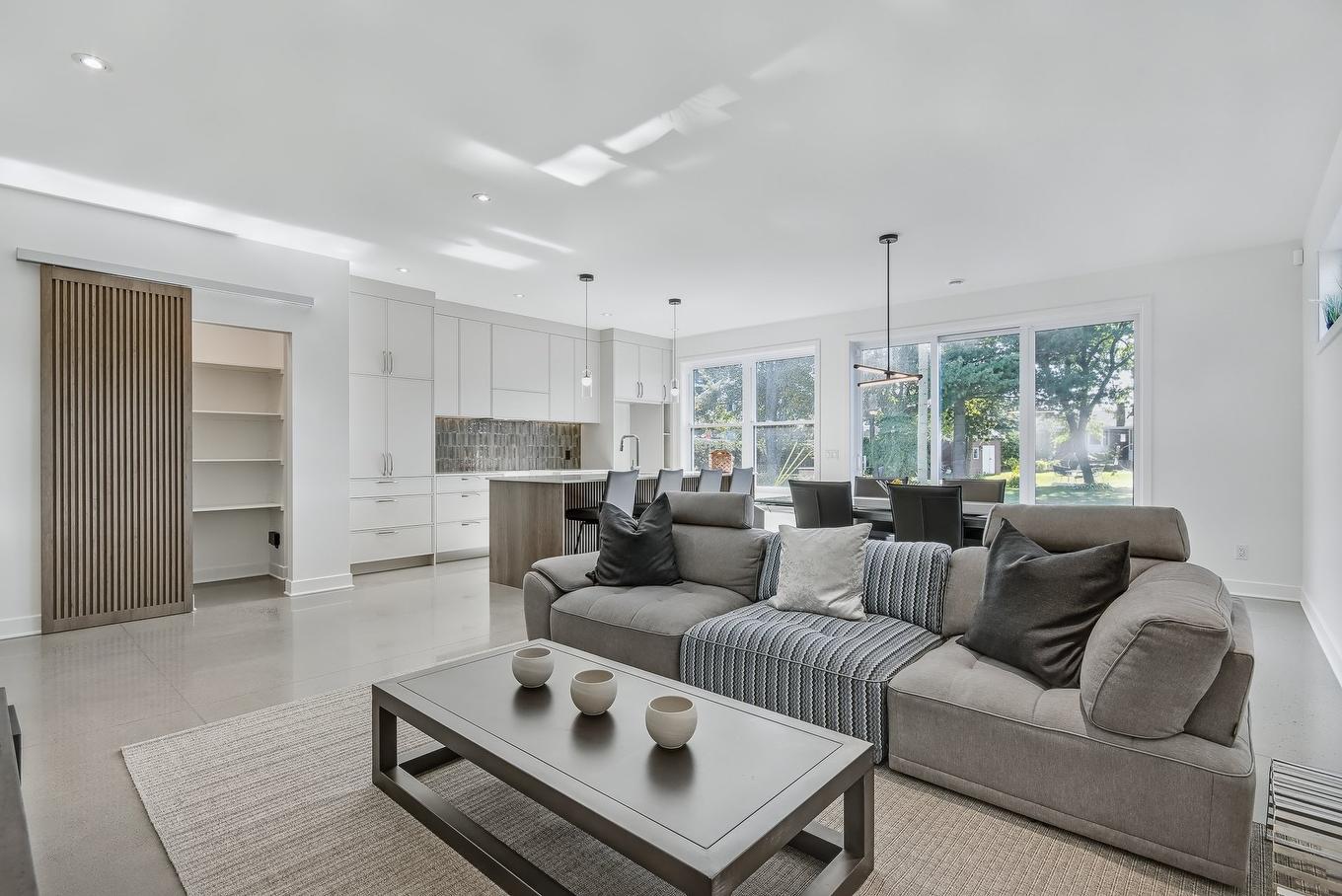 Living room - 44 Rue Marcoux, Saint-Basile-Le-Grand, QC - Indoor Photo Showing Living Room