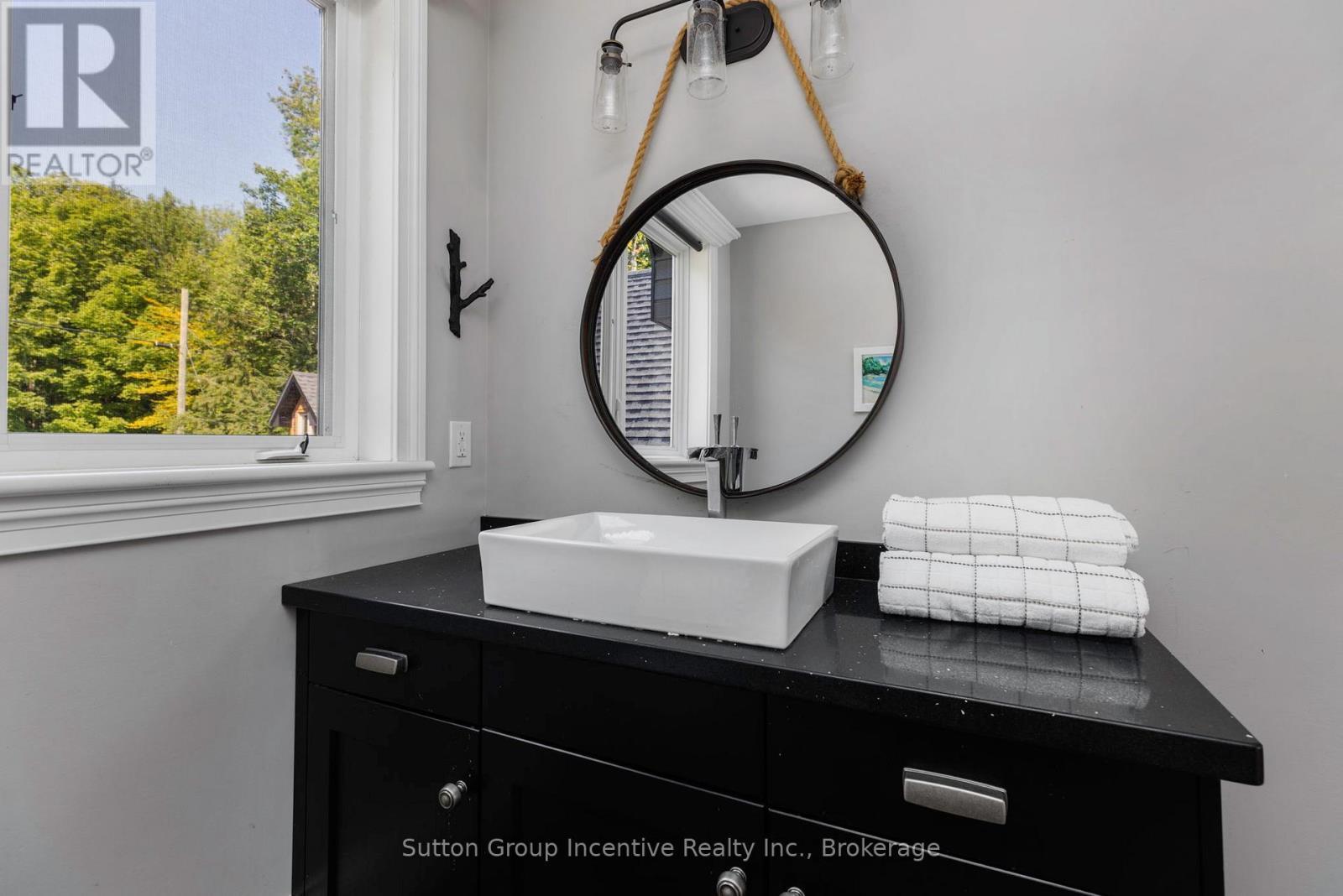 15 Gordon Point Lane, Seguin, ON - Indoor Photo Showing Bathroom