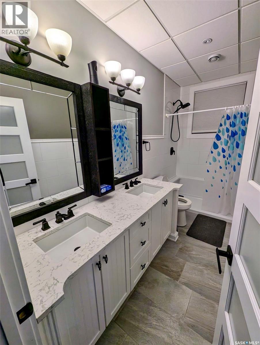 Natalie Acres, Waldeck, SK - Indoor