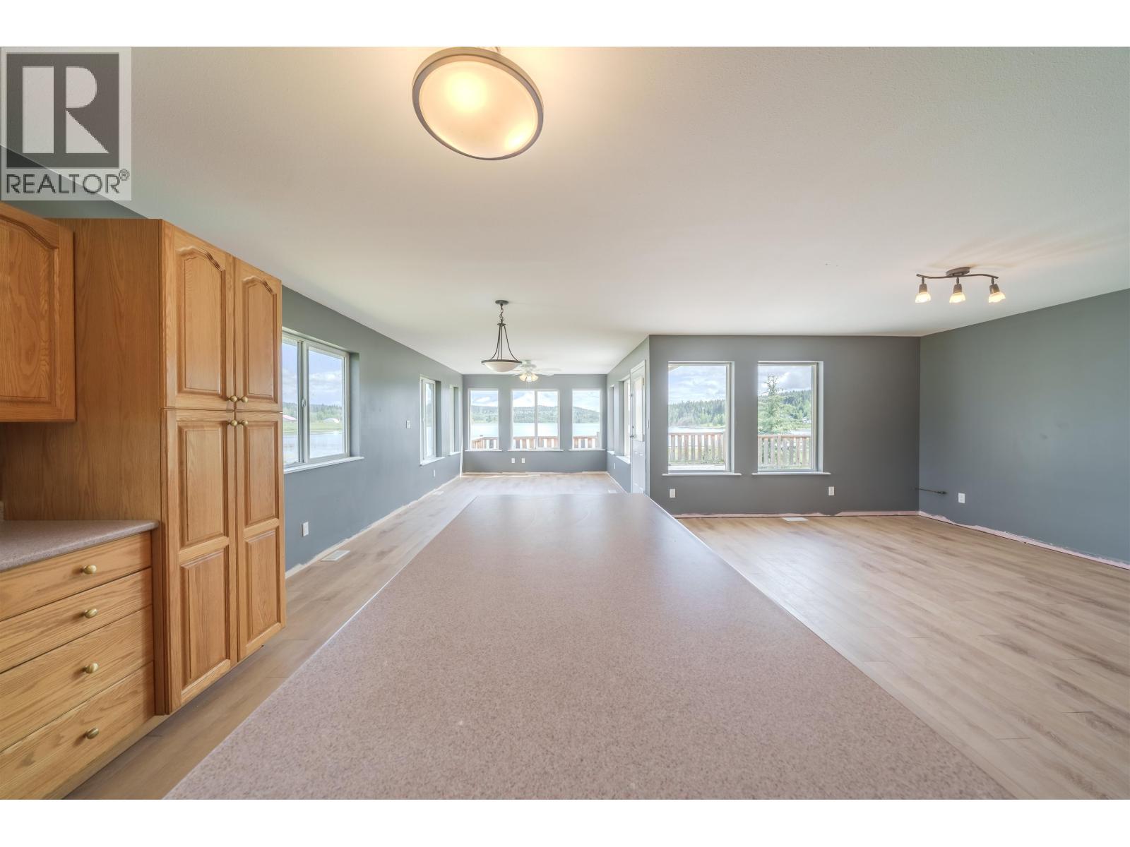 5526 Lakeside Court, 103 Mile House, BC - Indoor Photo Showing Other Room