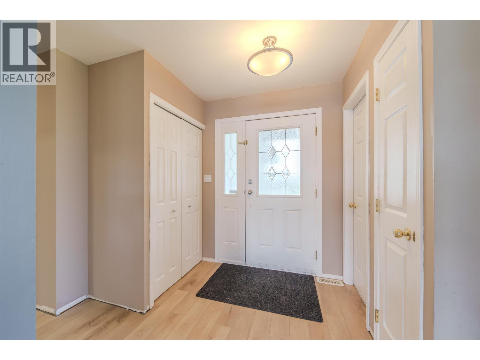 5526 Lakeside Court, 103 Mile House, BC - Indoor Photo Showing Other Room