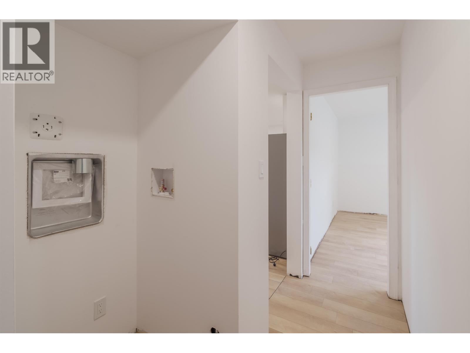 5526 Lakeside Court, 103 Mile House, BC - Indoor Photo Showing Other Room