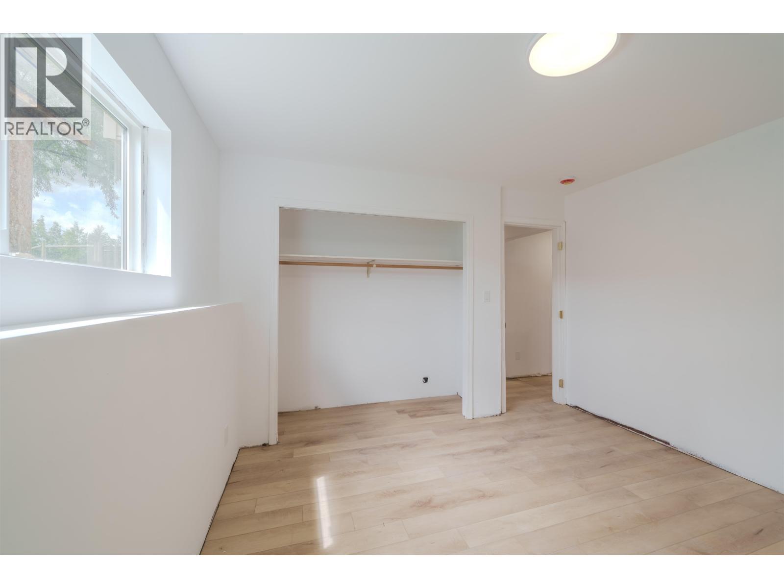 5526 Lakeside Court, 103 Mile House, BC - Indoor Photo Showing Other Room