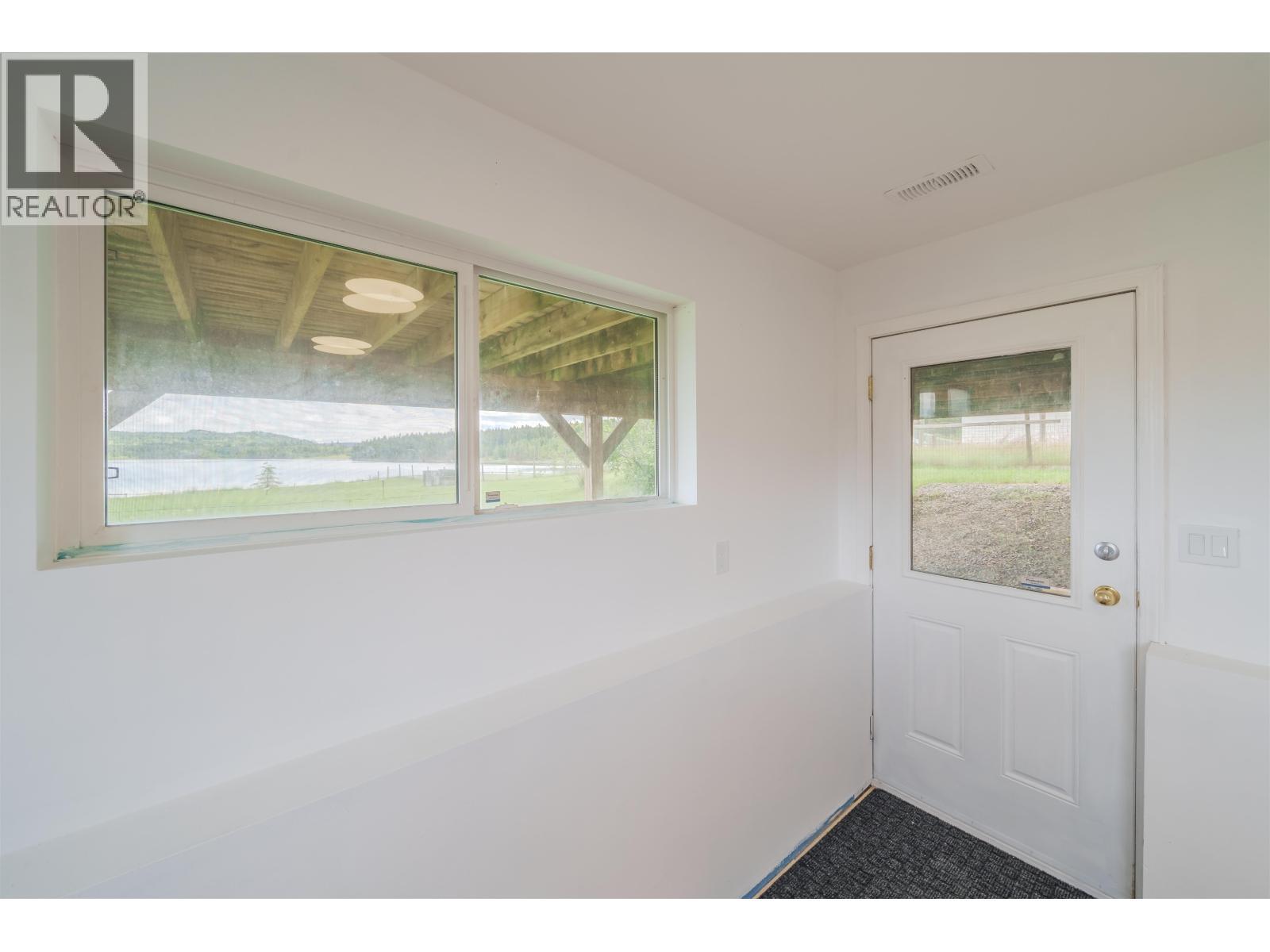 5526 Lakeside Court, 103 Mile House, BC - Indoor Photo Showing Other Room