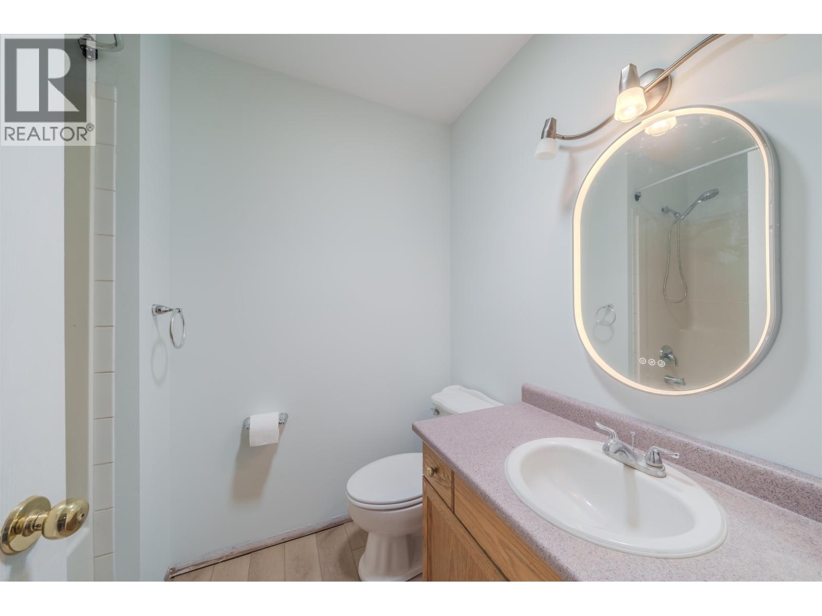 5526 Lakeside Court, 103 Mile House, BC - Indoor Photo Showing Bathroom
